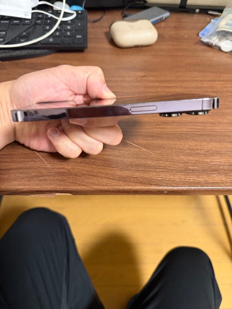 Apple iPhone 14 Pro ディープパープル 本体。