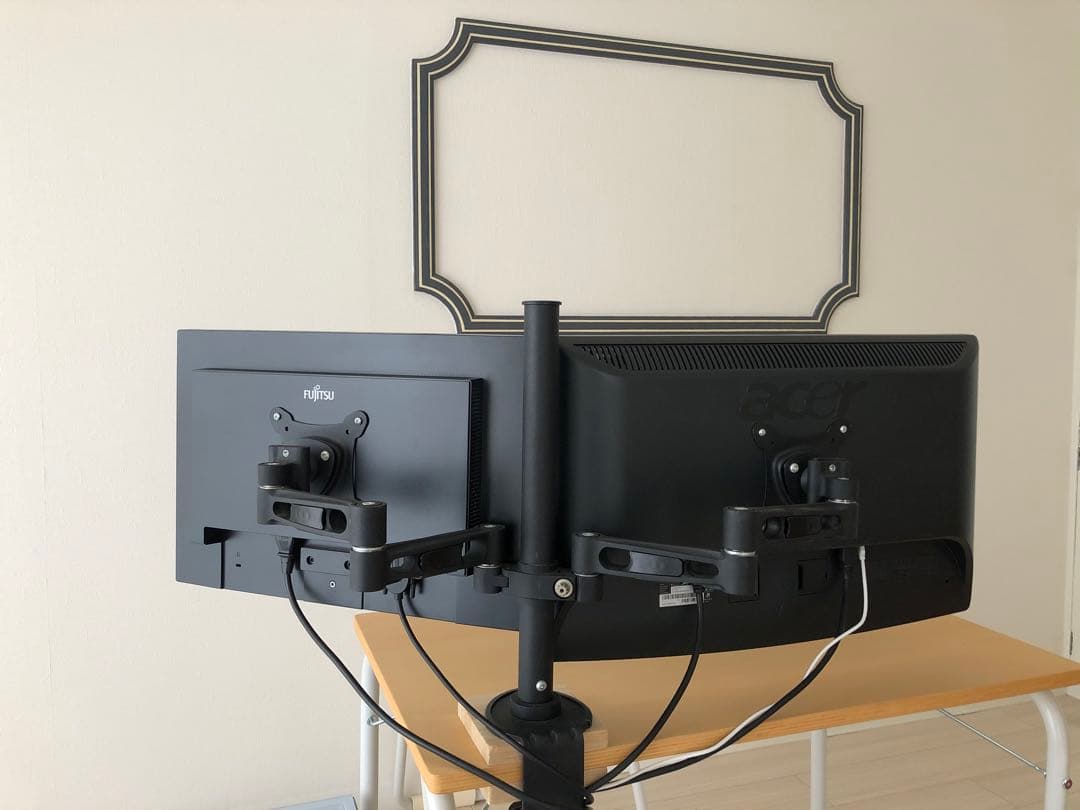 モニターとモニターアーム