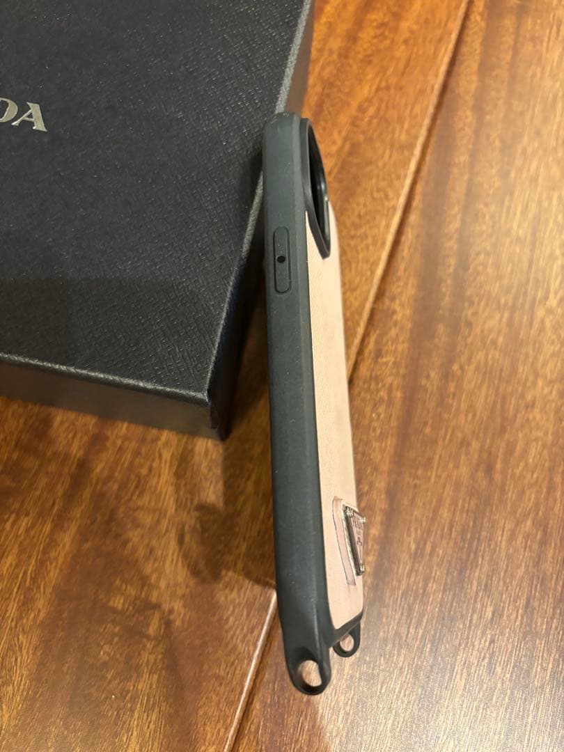 PRADA iPhone15用ケース ピンク