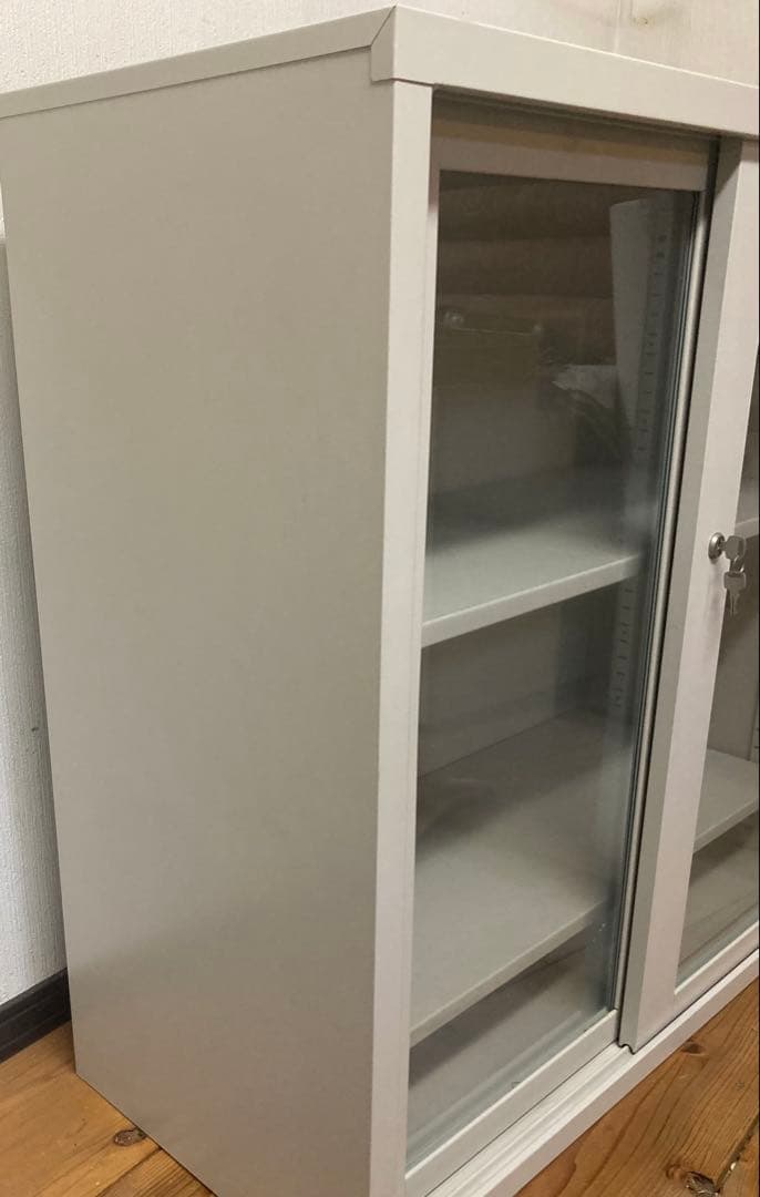 コクヨ、スチール製ガラス扉保管庫 3段棚、鍵付き