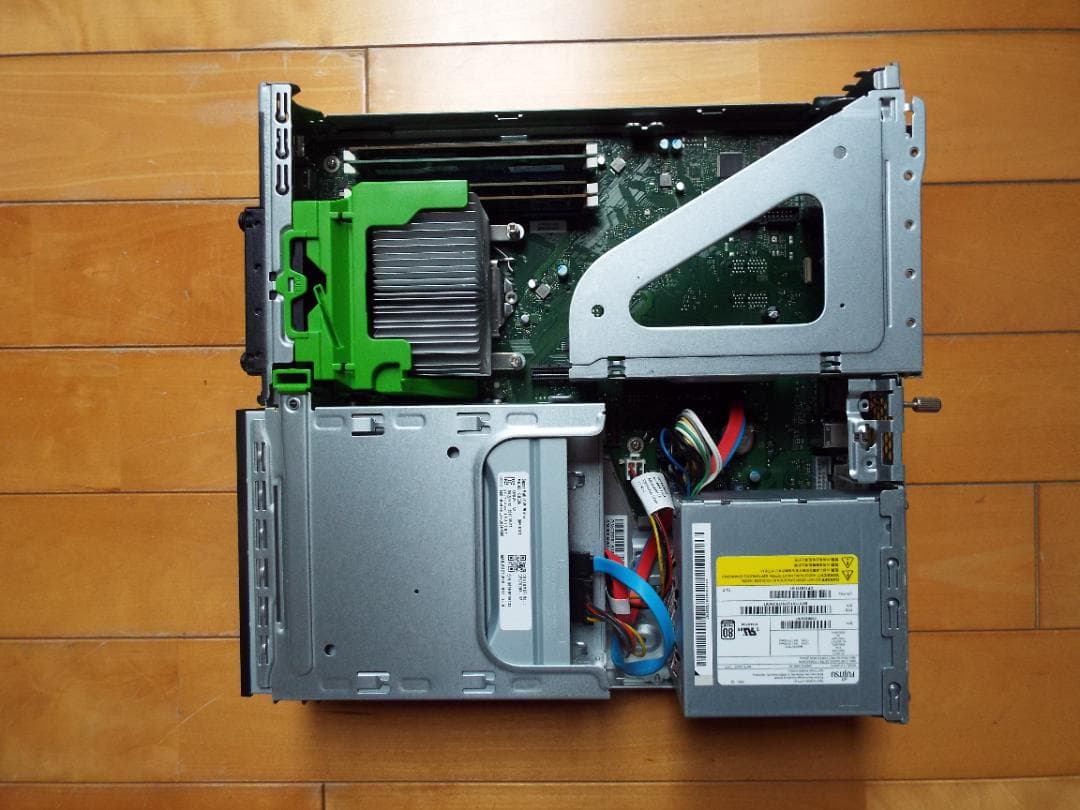 Windowsデスクトップ ESPRIMO D588/VX i3-8100 16G SSD256G+HDD