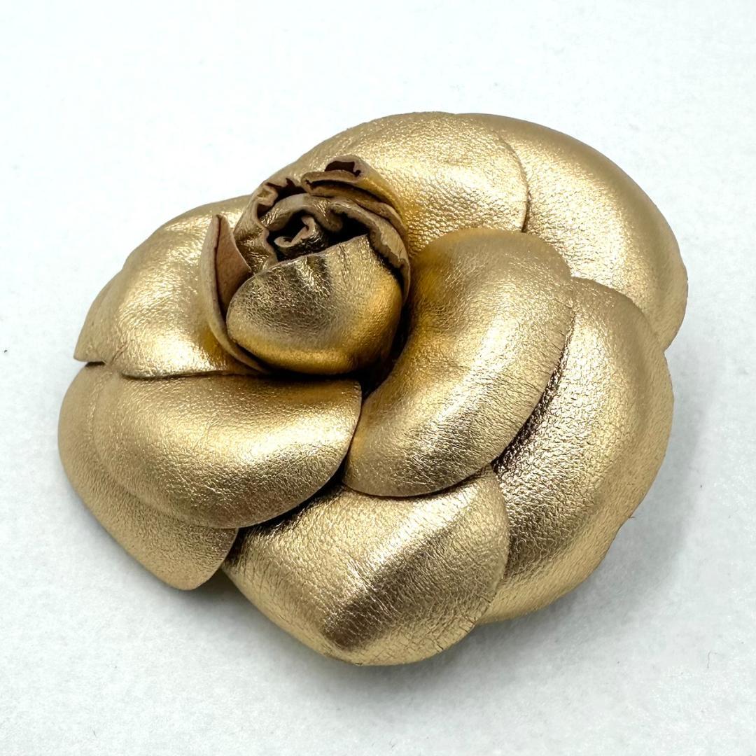 CHANEL シャネル コサージュ ブローチ カメリア ゴールド 保存箱付き