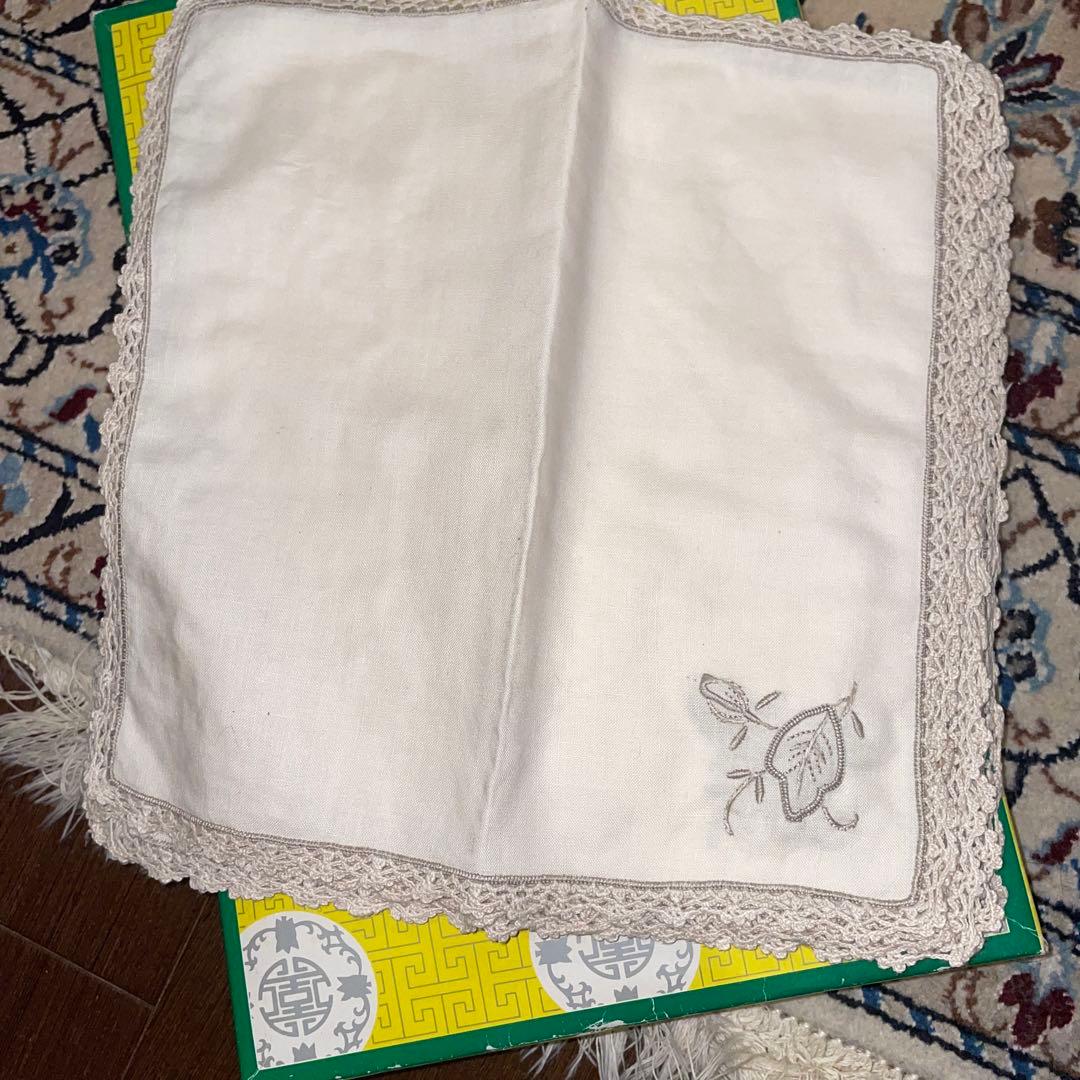 中国　SWATOW ナプキン付き　刺繍入り　レースのテーブルクロス