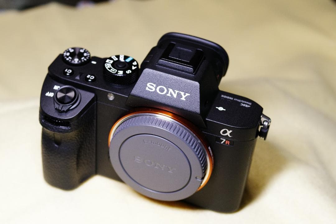 極美品　SONY α7Rボディ 撮影枚数５９３枚　純正充電器バッテリー付　即納