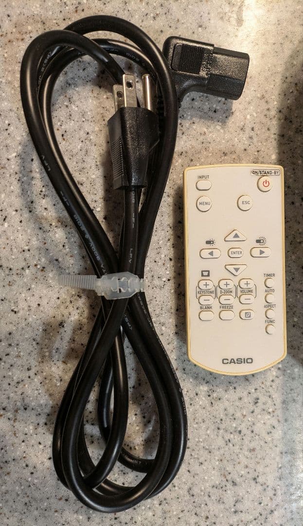 【美品】CASIO プロジェクター XJ-F100W 本体