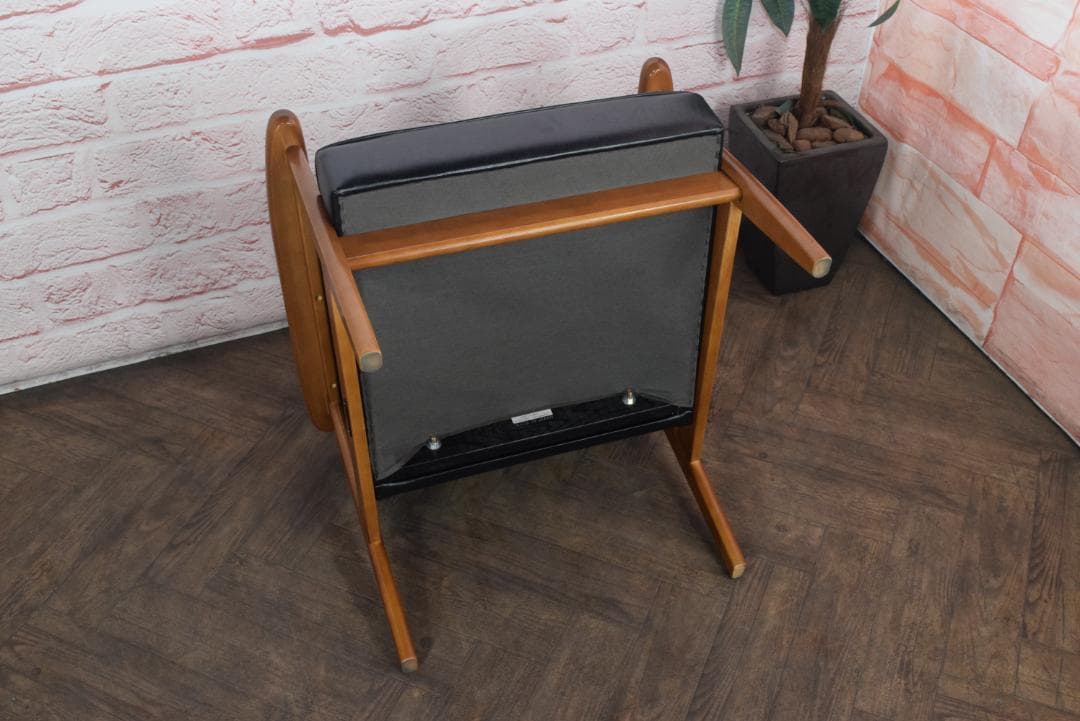 展示品　カリモク60 Kチェア スタンダードブラック　 W36170BW　13A