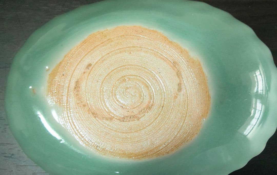 古伊万里 青磁 手書色絵染付 牡丹蝶文 菊花長皿 木箱入