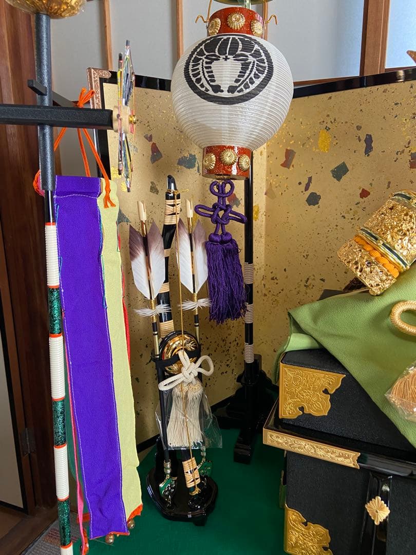 五月人形　兜飾り　端午の節句　こどもの日　金箔屏風　三段飾り