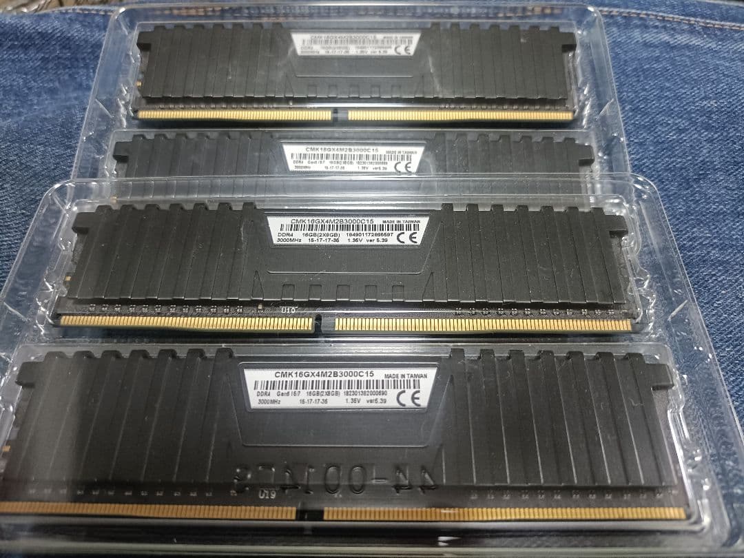 CORSAIR DDR4 32GB (4x8GB) 3000MHz セット