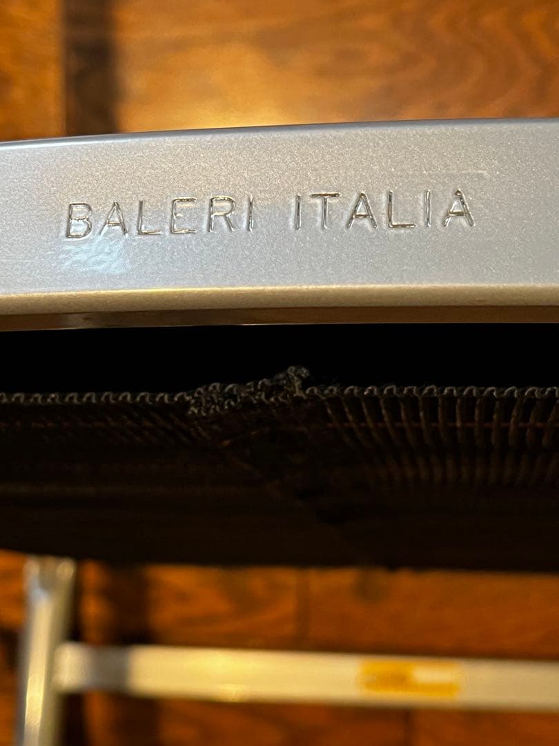 イタリアの建築デザイナー、フィリップ‘スタルクデザインのカフェチェア。