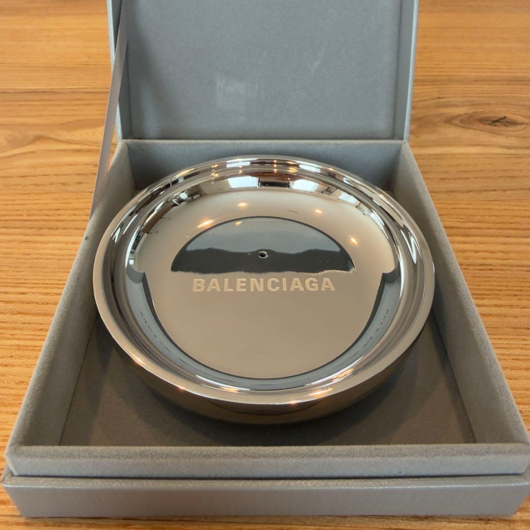 非売品　未使用　BALENCIAGA メタルトレイ 直径10cm