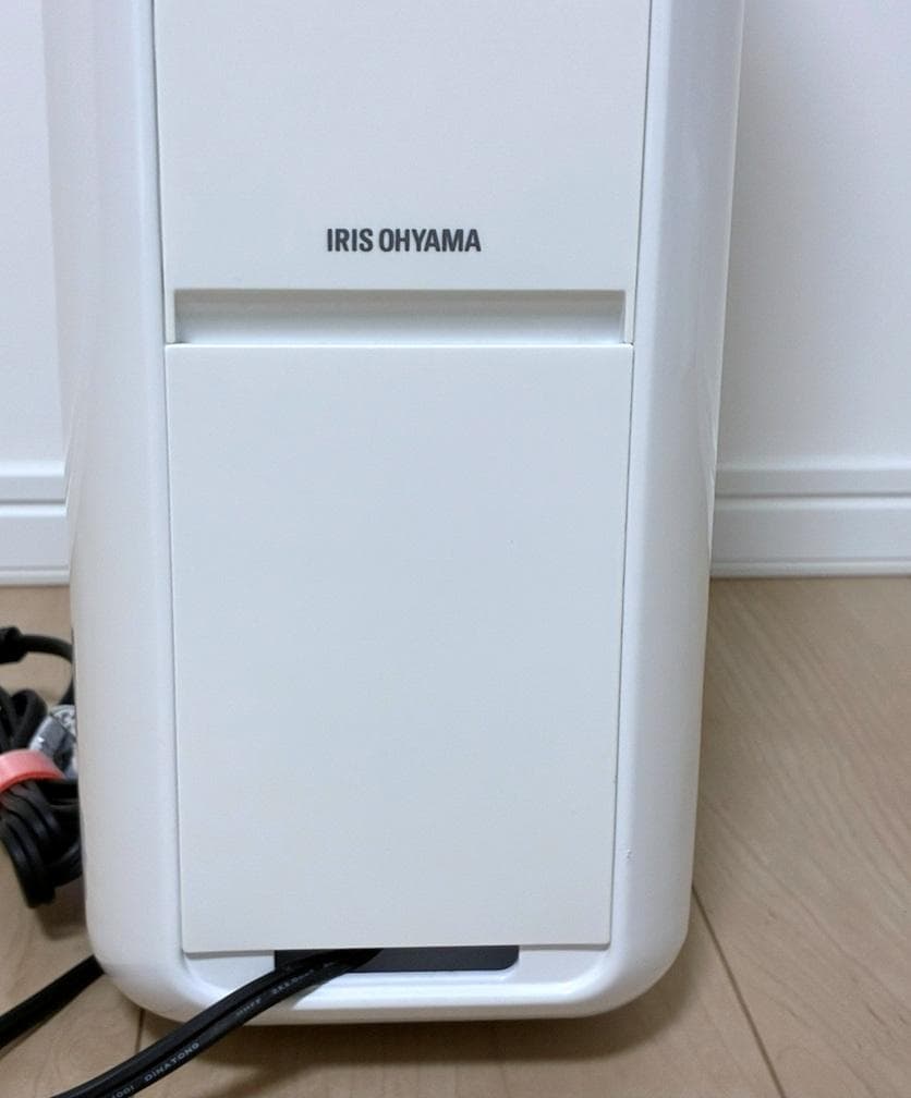 アイリスオーヤマ　ウェーブ型オイルヒーター　IWH2-1208M-W