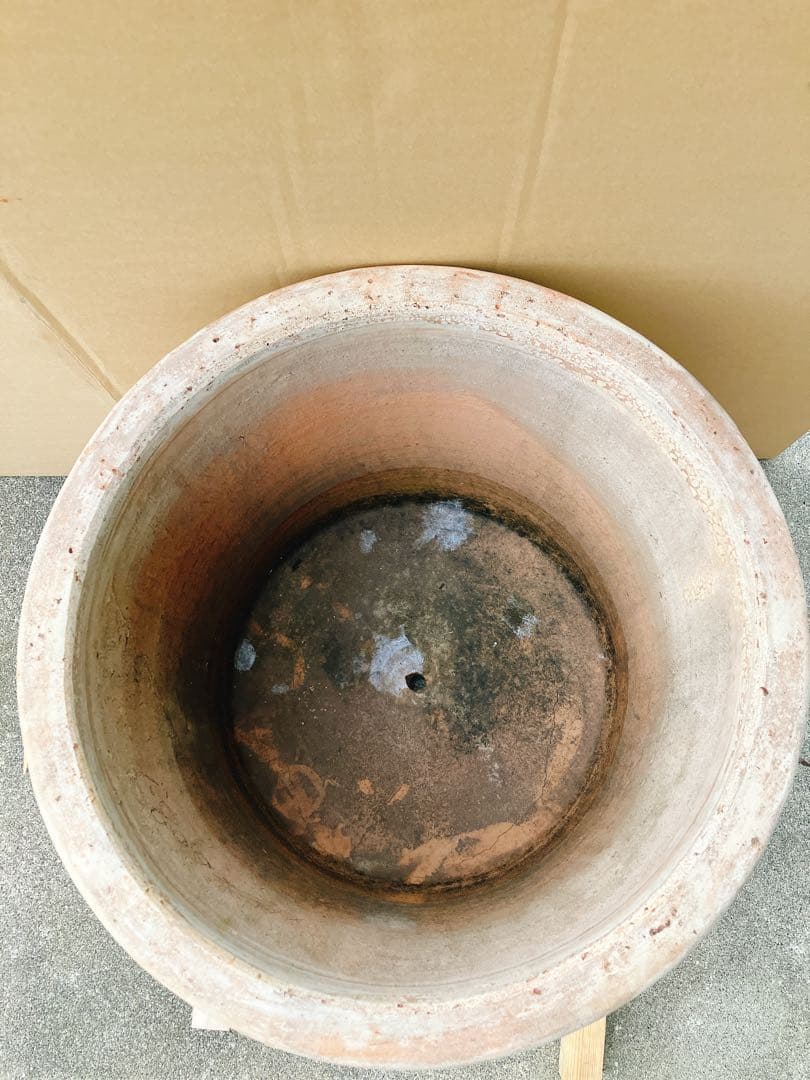 テラコッタ　アンティーク調　直径50cm 高さ45cm オリーブ柄 植木鉢 陶器