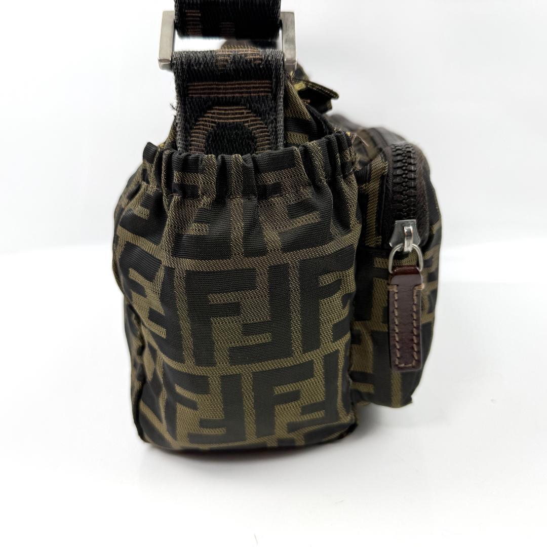 FENDI フェンディ　ショルダーバッグ　キャンバス　ズッカ　ロゴ　ストラップ