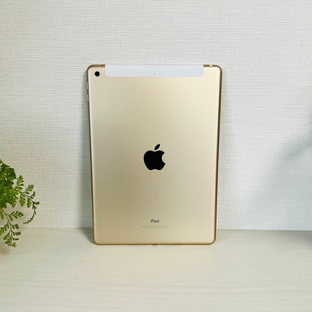 iPad第5世代(A1823)本体32GB送料込 ゴールド スタンドカバー付き