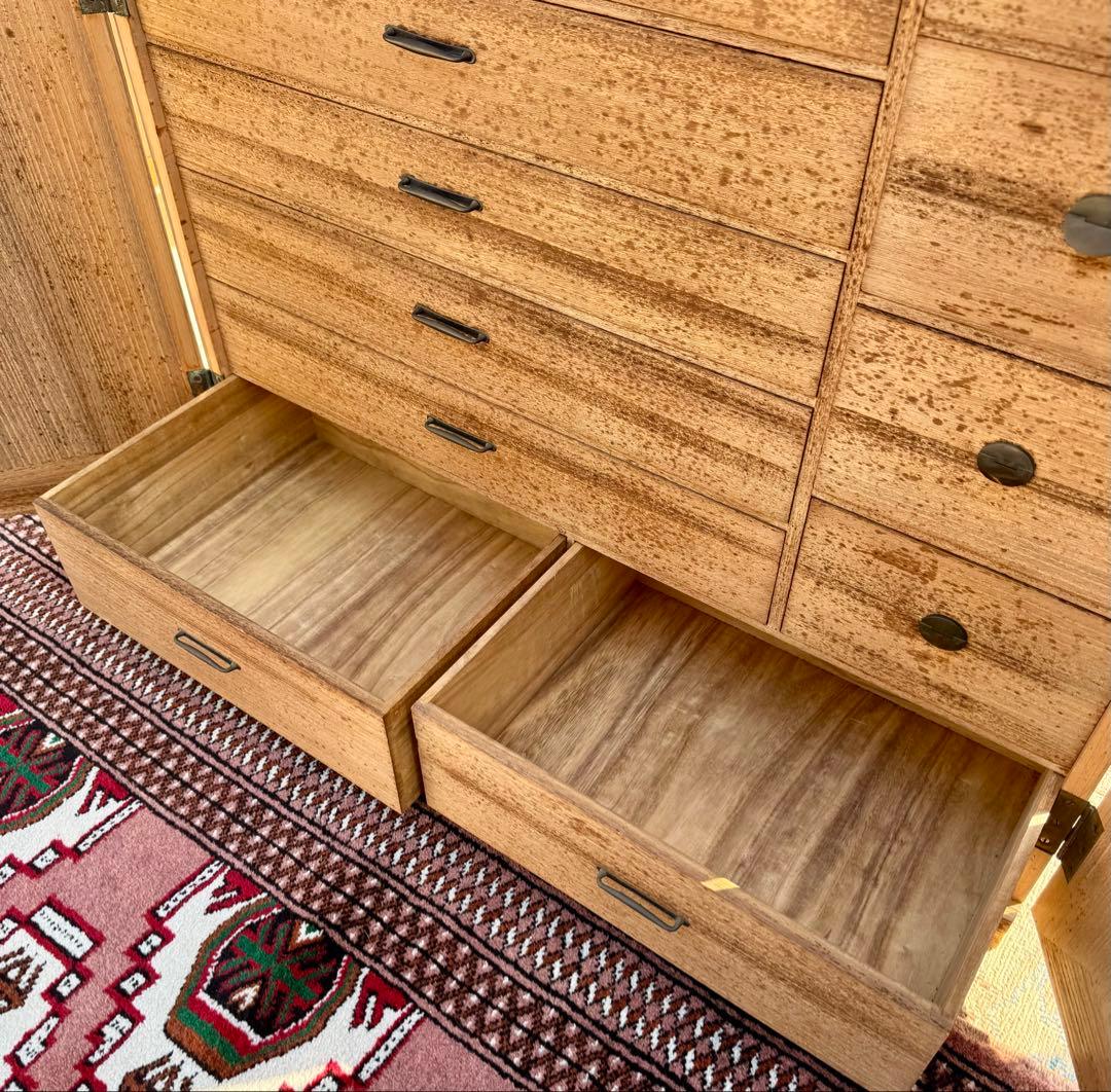 気づけば手放せない｜大正期 総桐 観音扉 小引出し箪笥