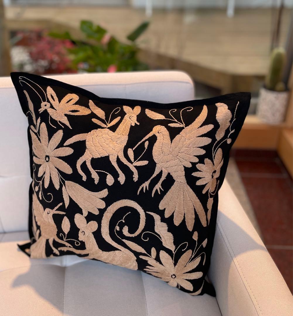 メキシコの伝統的なテナンゴ刺繍 クッションカバー