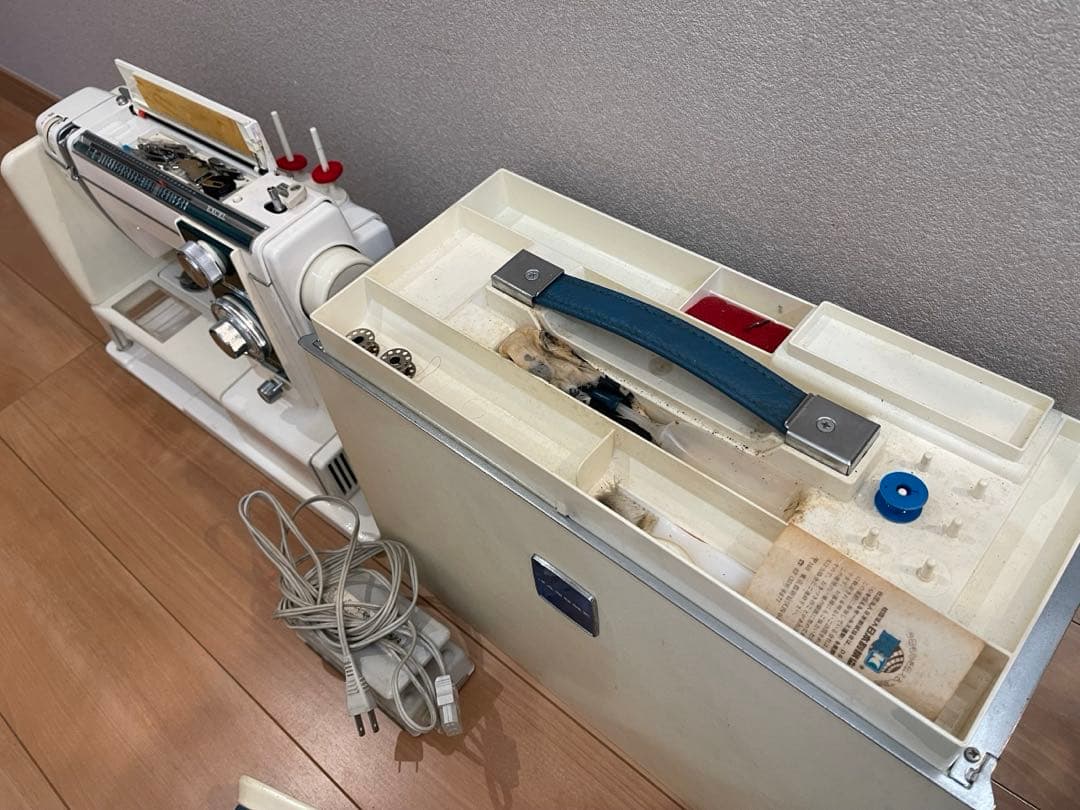ジャノメ　モデル813 刺繍　ミシン