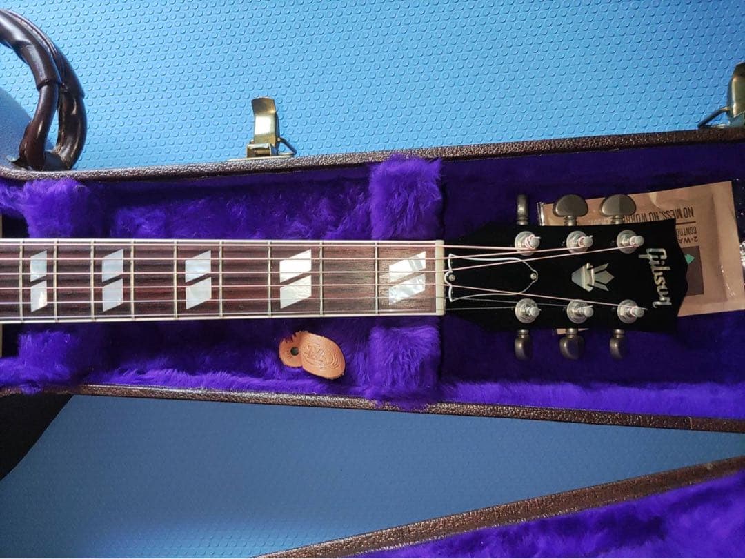 ギブソンハミングバード　希少エボニーブラックカラー（純正ハードケース付）