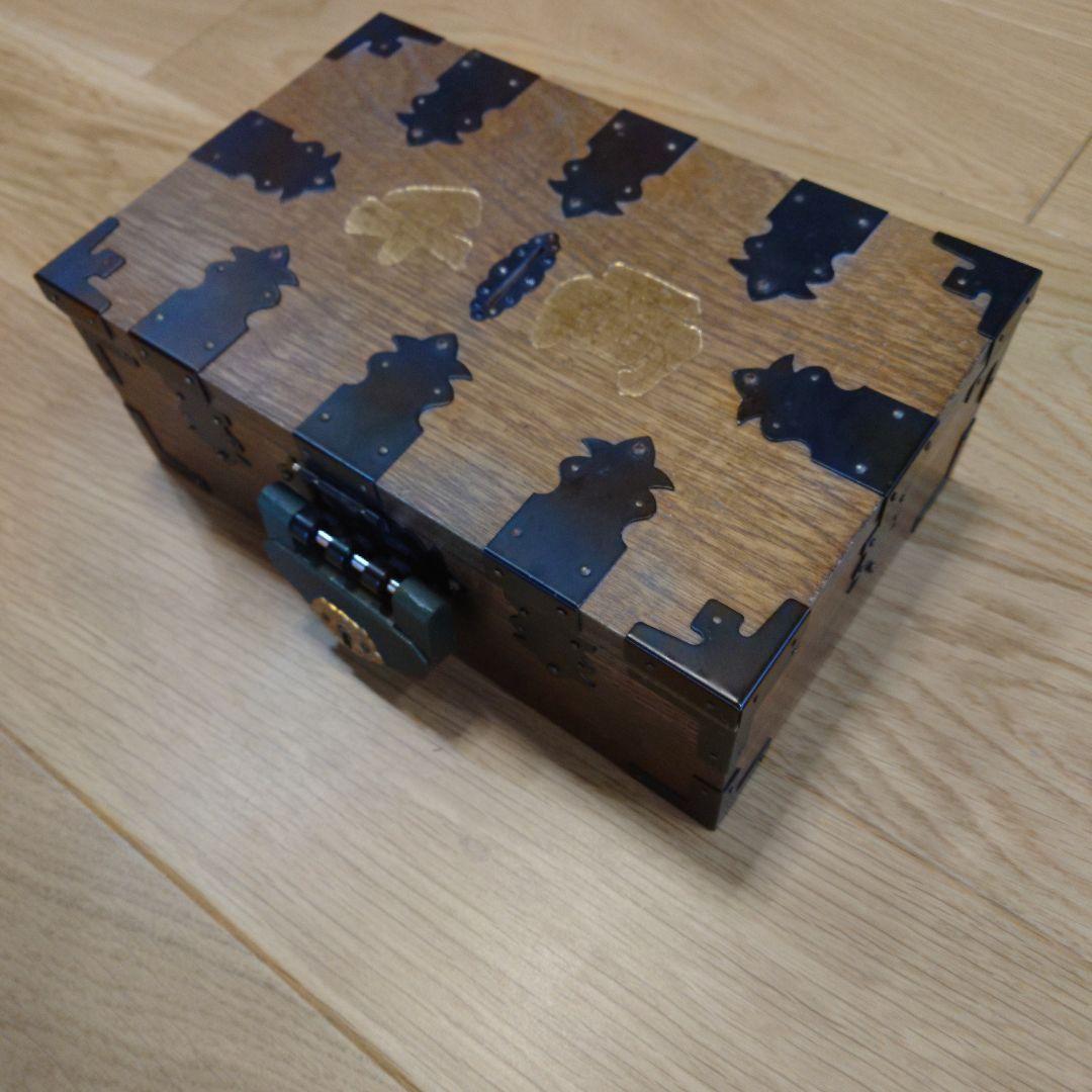 【アンティーク】千両箱型貯金箱？(錠前カギ付き)