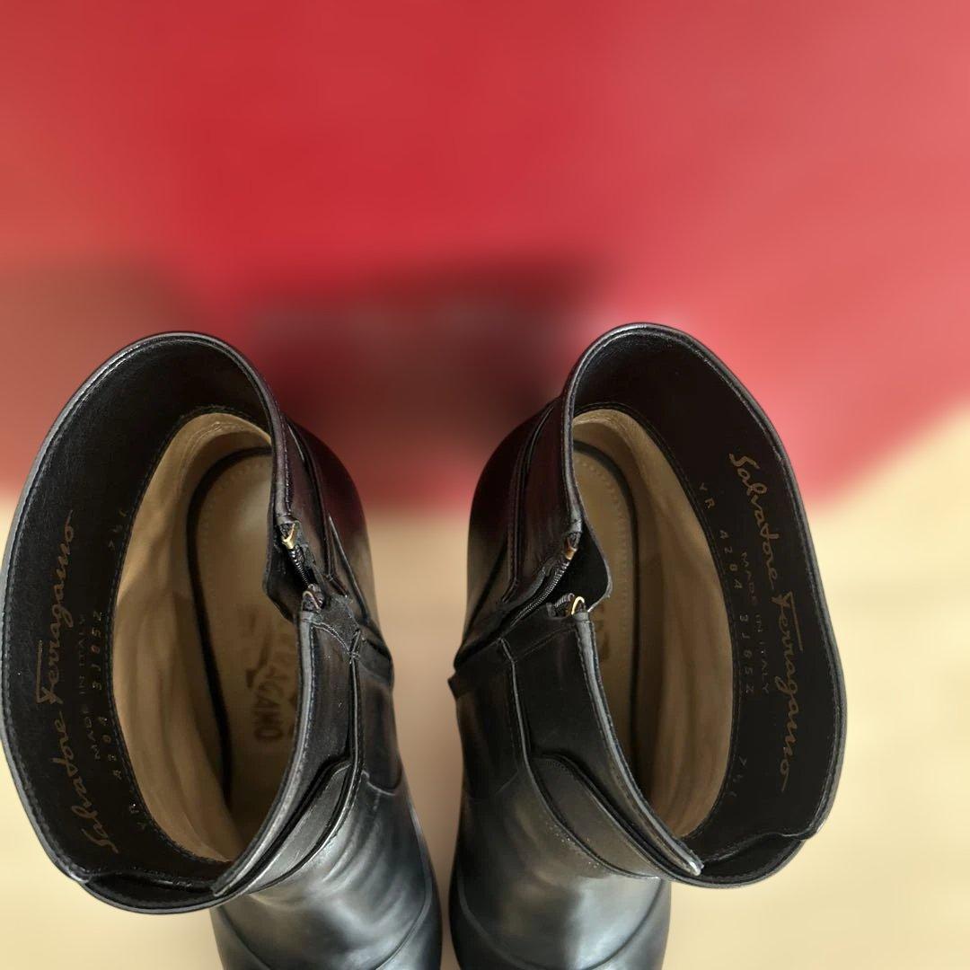 L*a様 Salvatore Ferragamo ブラックヒールブーツ 37.5