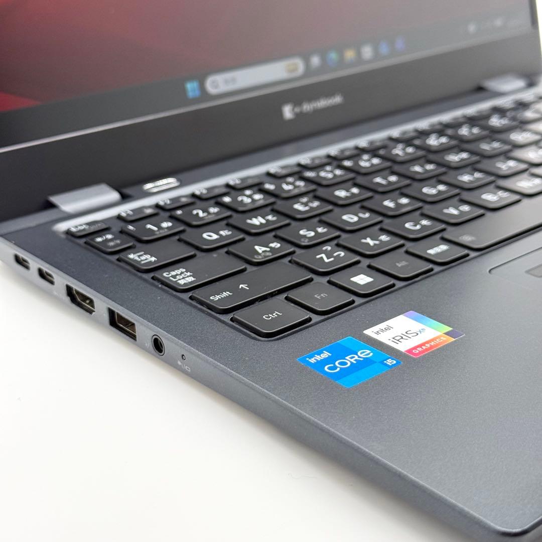 東芝 dynabook 11世代i5 16GB SSD256 小型軽量 高速静音