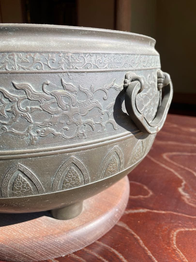 骨董品　希少 鉄製 火鉢 彫刻模様