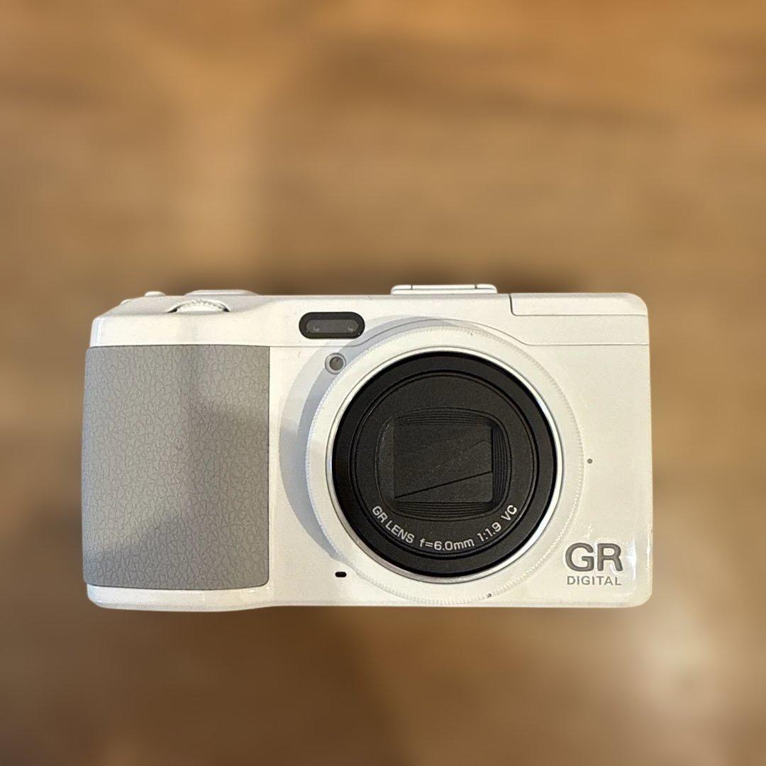 RICOH GR DIGITAL IV ホワイトエディション　デジタルカメラ