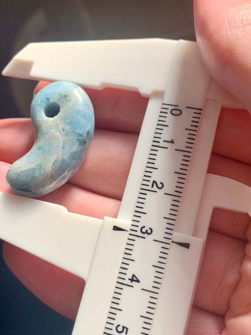 宝石質　入りコン沢翡翠勾玉　糸魚川　翡翠　コン沢　勾玉　根付　出土　原石　御守り