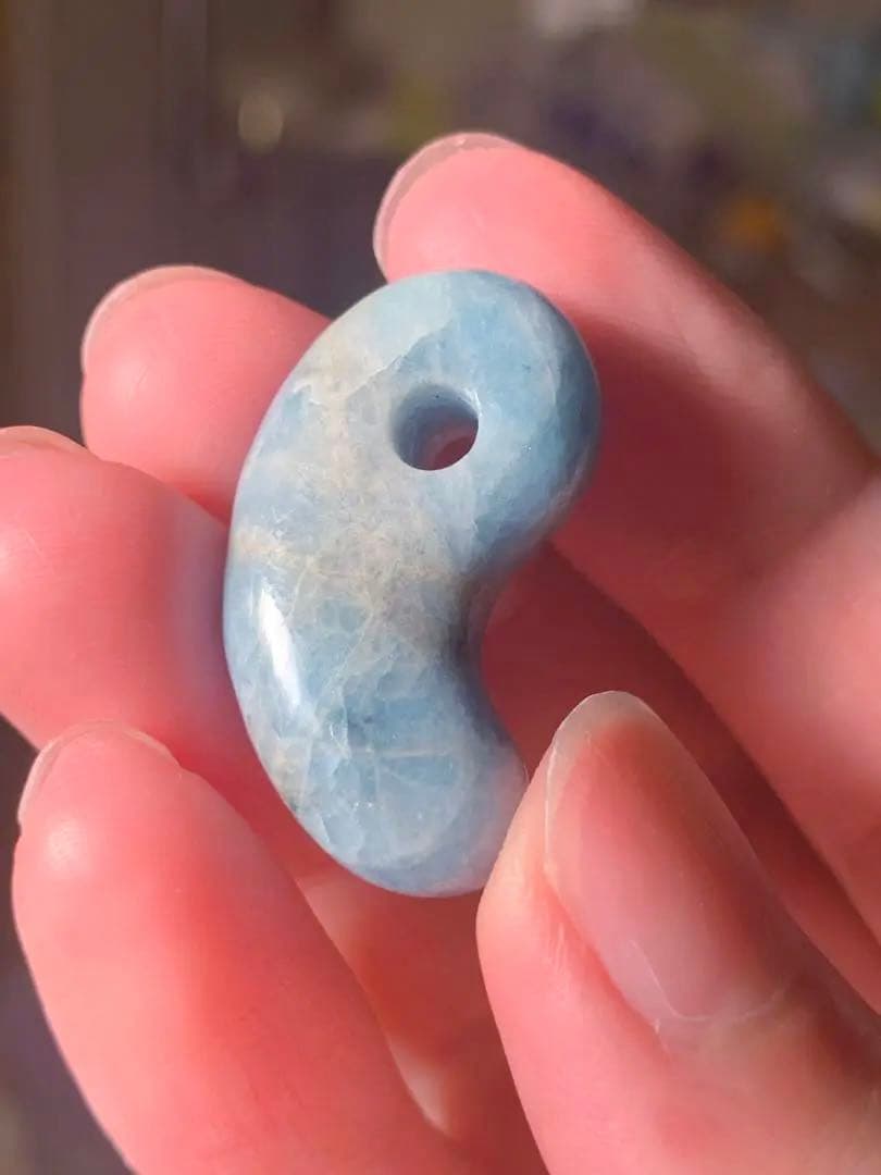 宝石質　入りコン沢翡翠勾玉　糸魚川　翡翠　コン沢　勾玉　根付　出土　原石　御守り