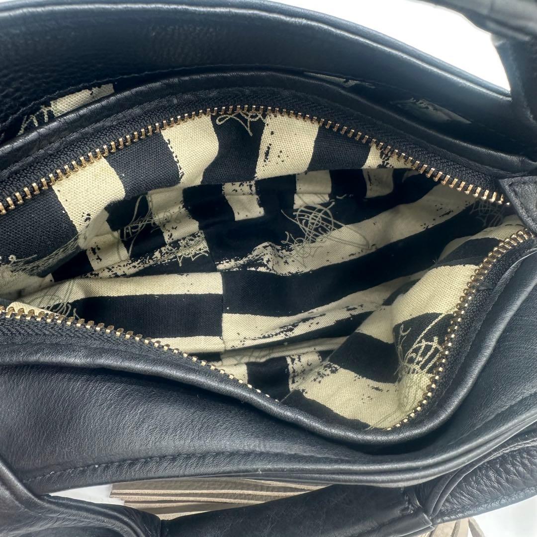 たま(=^_^=) Vivienne Westwood 黒レザー タッセル