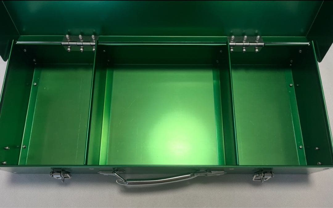 日本の部品屋 タックルBOXアルミ製 グリーン　トップウォーター