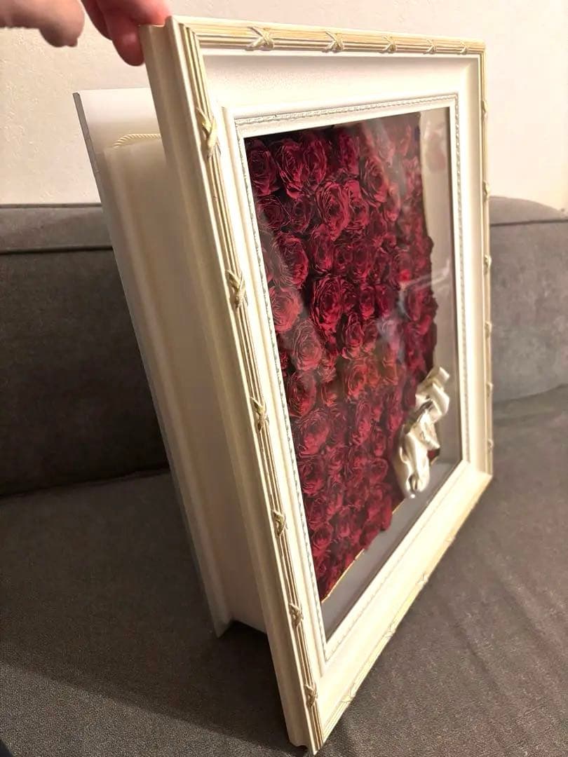 108本　赤いバラのプリザーブドフラワー