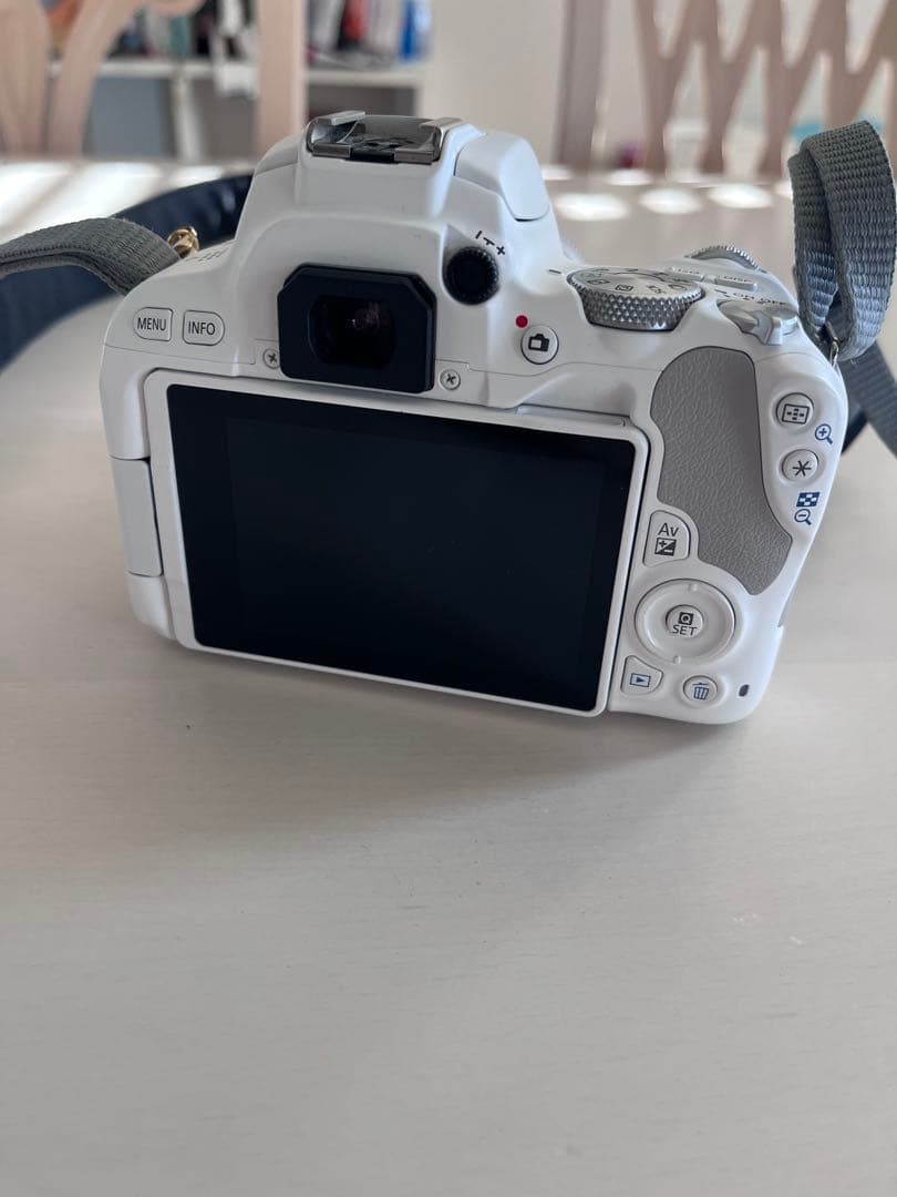 Canon EOS kiss x9 デジタル一眼レフカメラ ホワイト