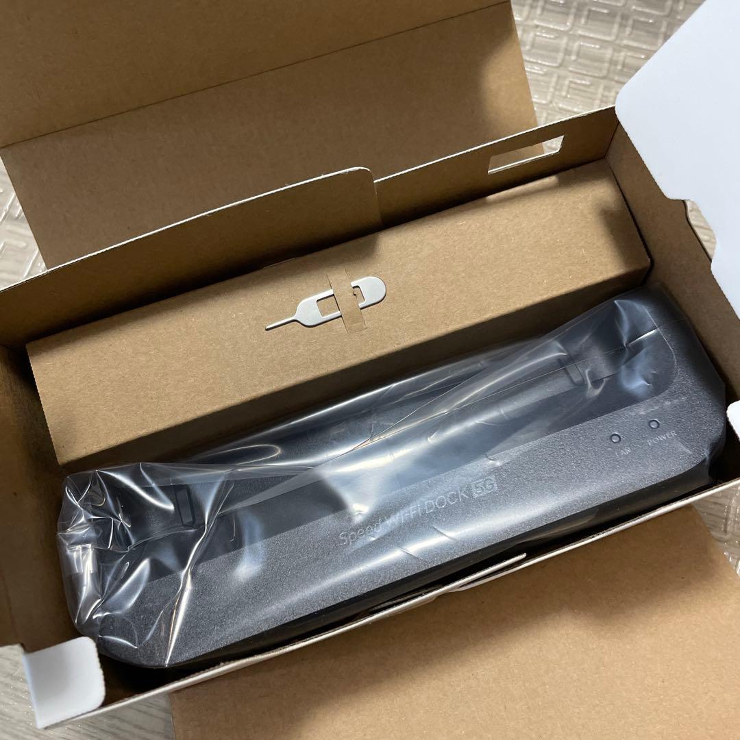 Speed Wi-Fi DOCK 5G 01 本体
