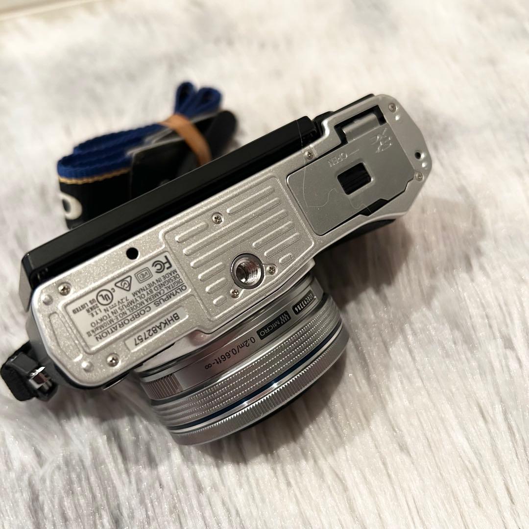 【美品完動品】 OLYMPUS OM-D E-M10 Mark II