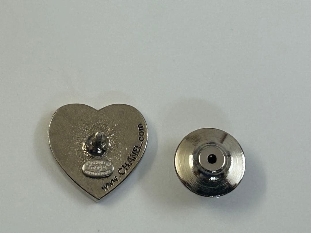CHANEL アメリカ国旗 ハート型ピンバッジ