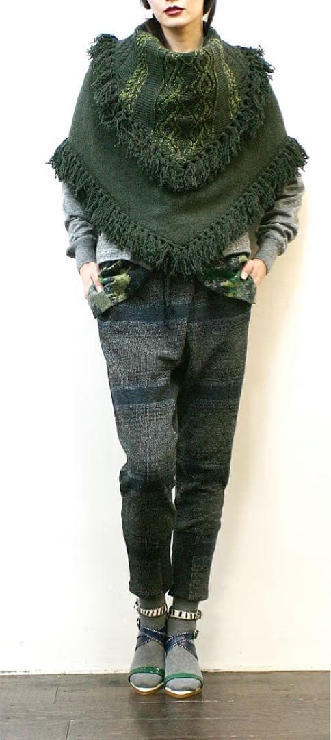 TOGA PULLAトーガプルラ フリンジスヌード/ネックウォーマー NV