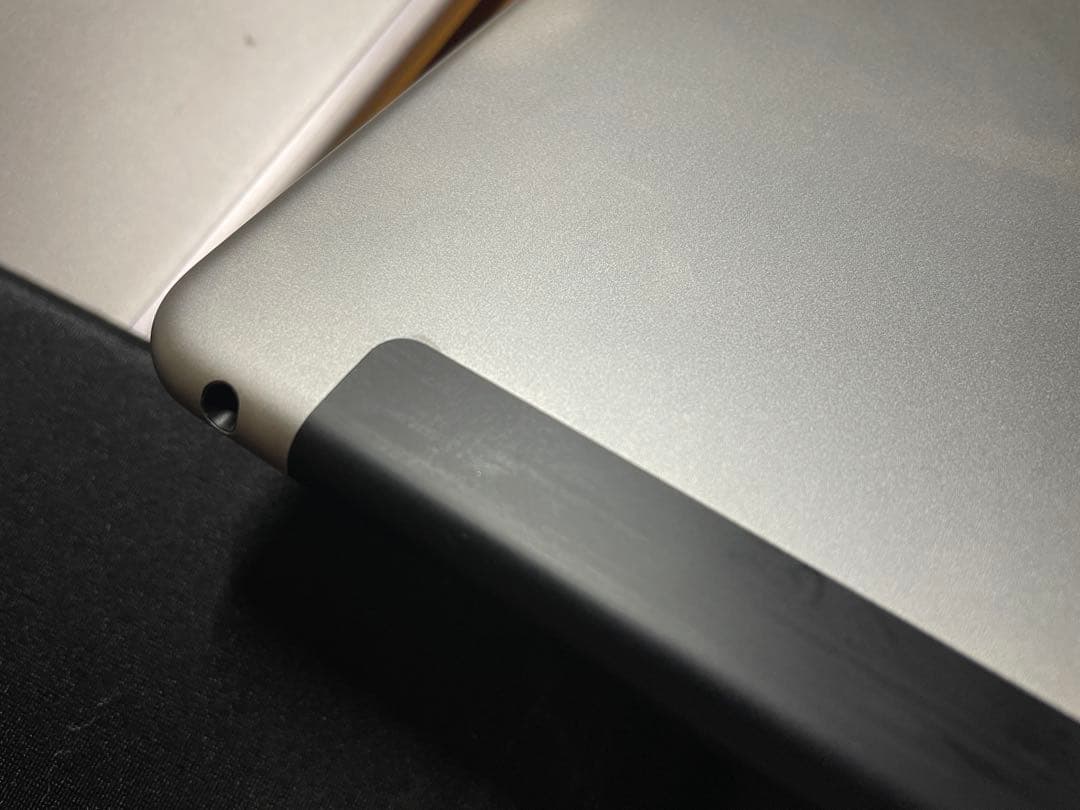 iPad Air2 9.7インチ シルバー セルラーモデル 64GB 動作確認済