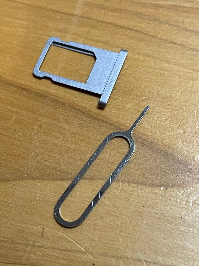 iPad Air2 9.7インチ シルバー セルラーモデル 64GB 動作確認済