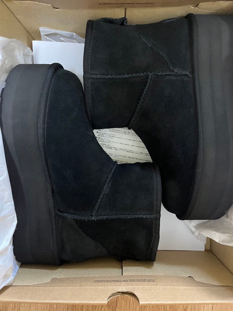 新品未使用 UGG 厚底 ブーツ 23cm US6黒　バージンシール有