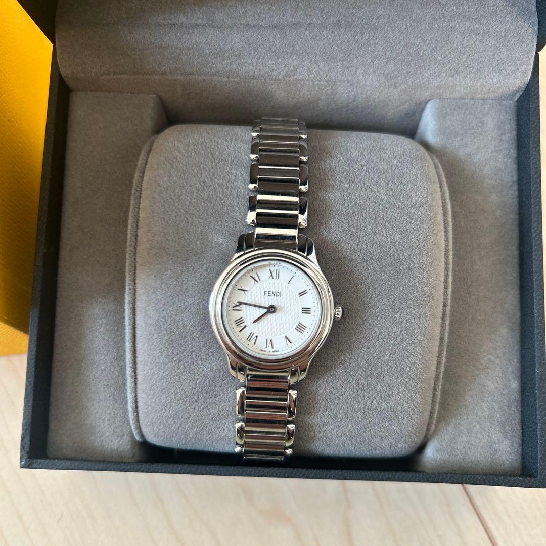 FENDI シルバー腕時計 ホワイト文字盤　本品のみ