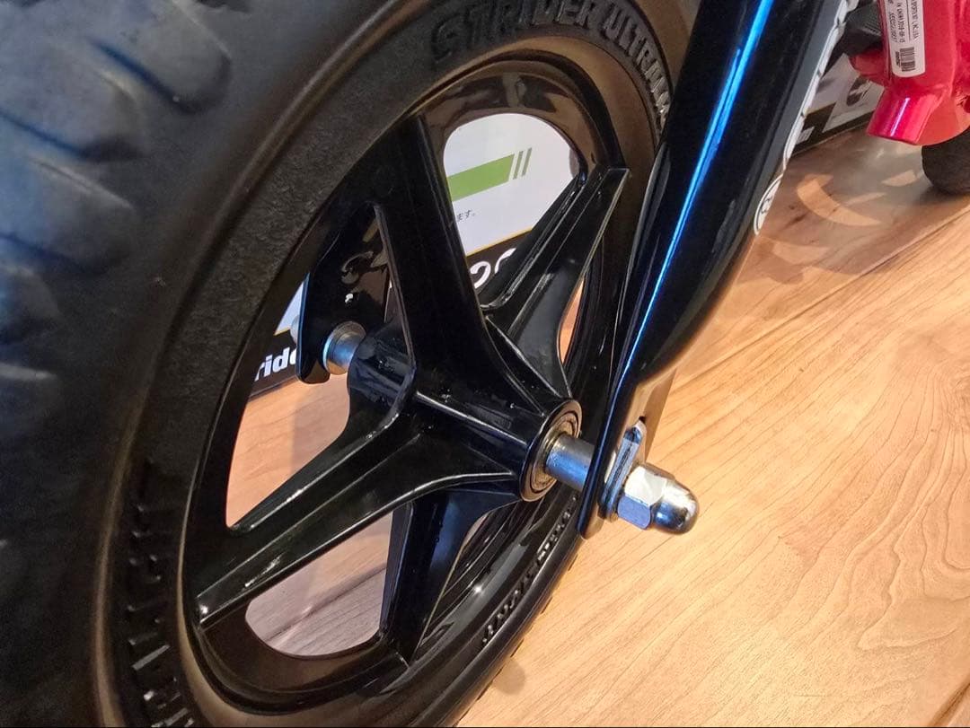 錆小　　美品　STRIDER 12 Sport バランスバイク レッド