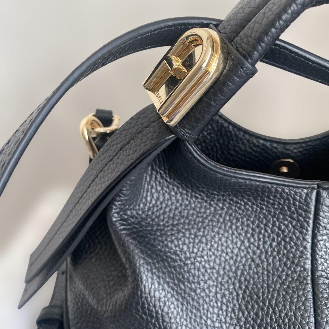 フルラ　ブラックレザーショルダーバッグ