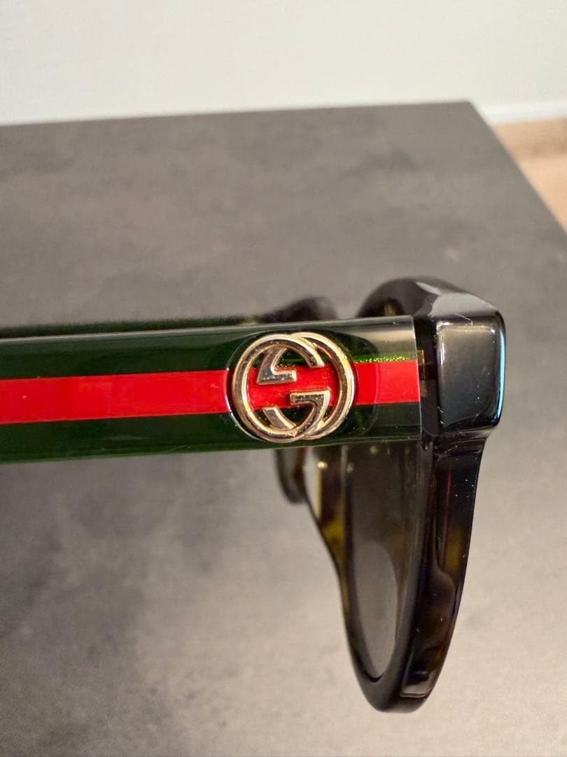 GUCCI キャットアイサングラス