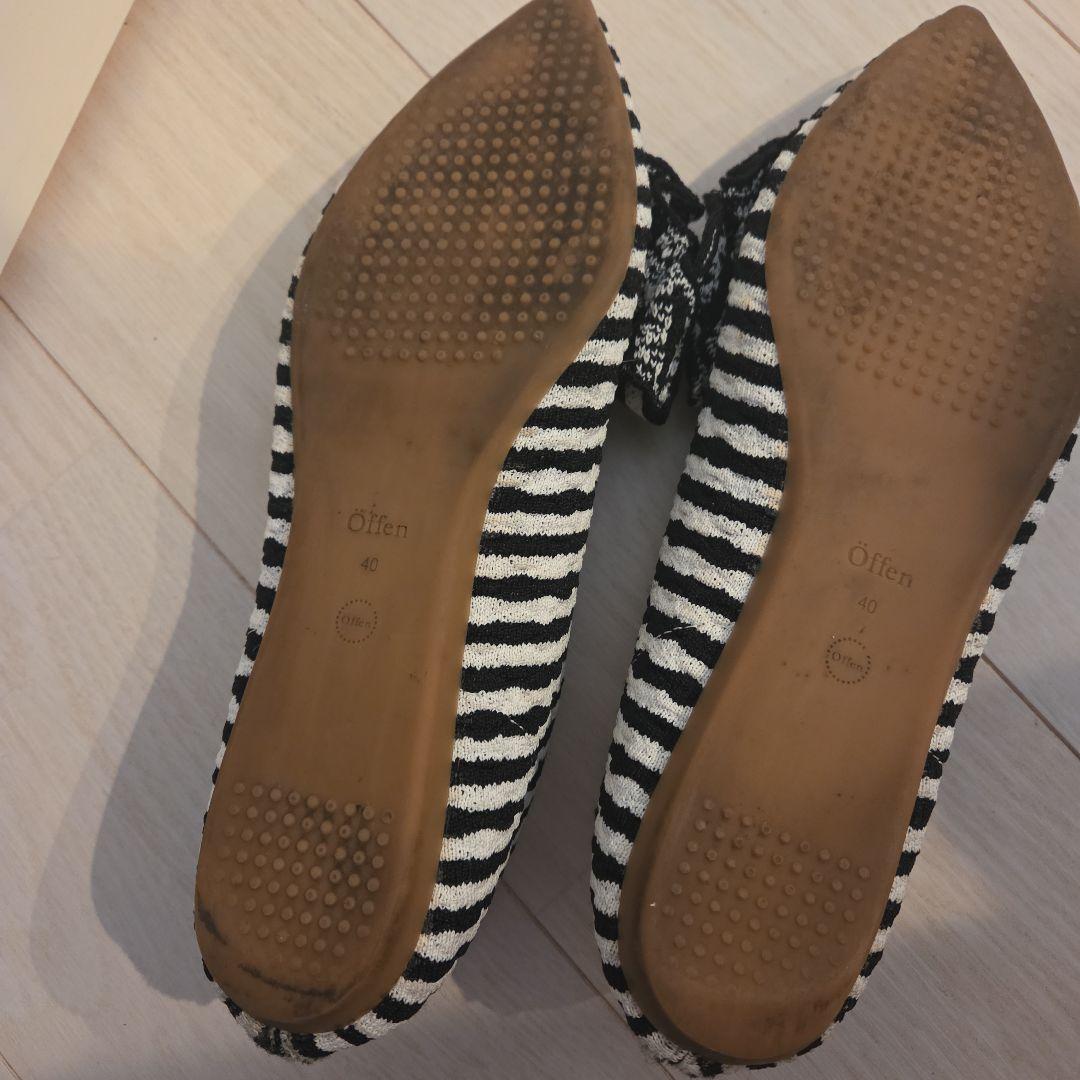 【offen】フリル付き黒白ストライプフラットシューズ