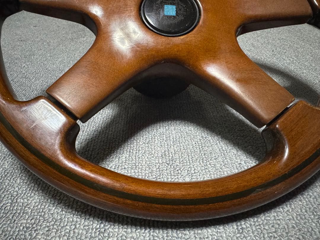 ナルディ4本スポーク ウッドステアリング