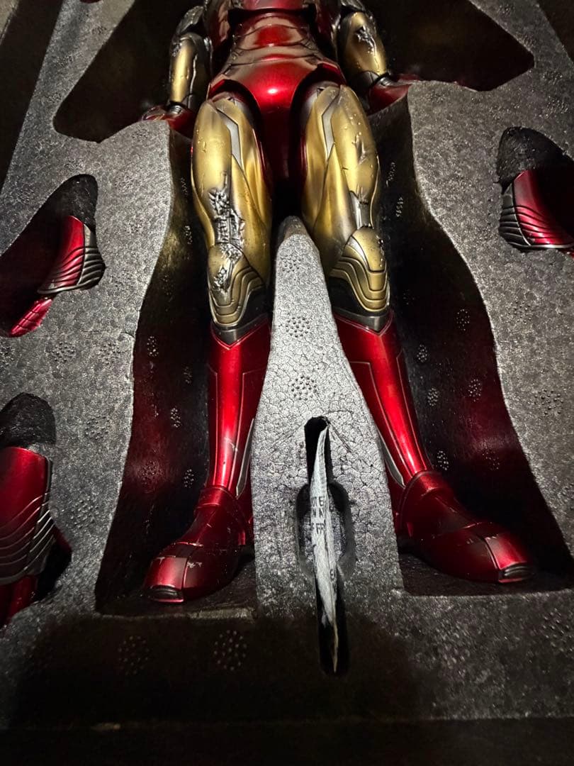 ホットトイズ アベンジャーズ アイアンマン マーク８５ バトルダメージ版