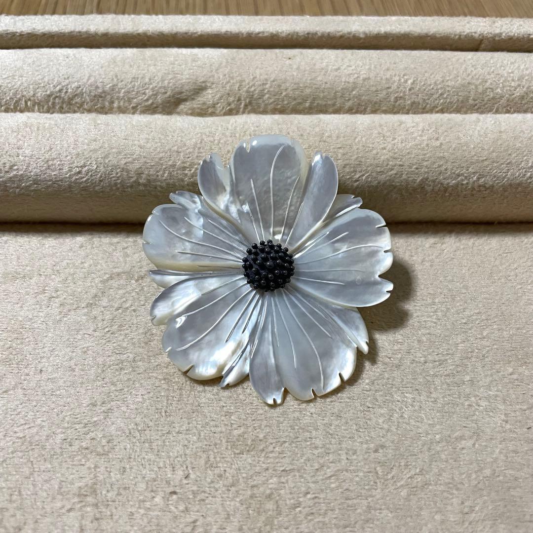 スティーブン・デュエック　白蝶貝　フラワーモチーフ ブローチ