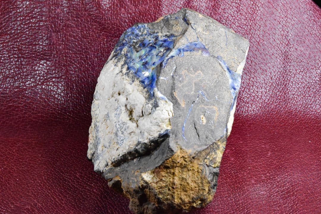 大き目 ボルダーオパール原石2140g